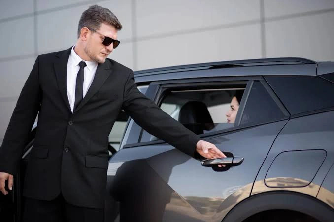 how do i become a chauffeur