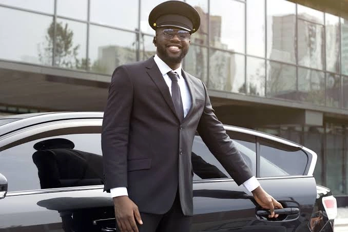 how do i become a chauffeur