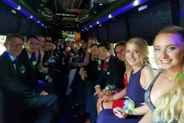 how many people does a party bus hold